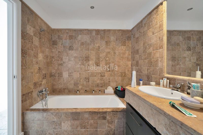 Foto bc6b7935-5108-4be3-88c2-8ac567f4f53f. Pis amb aparcament piscina a Nueva Atalaya Estepona