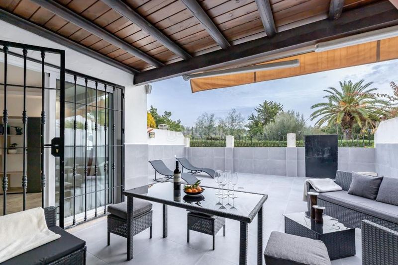 Foto 412f80a2-e6c0-4ed8-a754-168af4d43583. Casa adossada amb piscina a Las Brisas Marbella