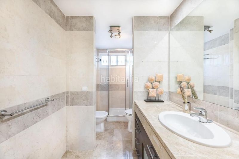 Foto a649f5cb-8f18-4ec2-b260-f02f66ae788f. Casa adossada amb piscina a Las Brisas Marbella