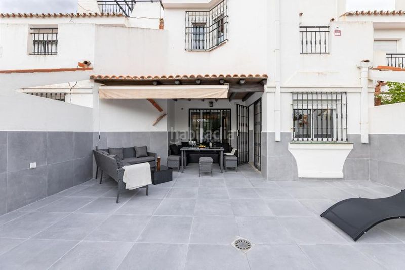 Foto cd44fc44-69a9-4ad1-aa0b-c1ff92264fdb. Casa adossada amb piscina a Las Brisas Marbella