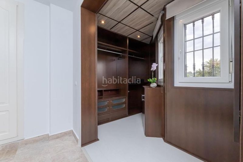 Foto ceca42dd-bd4b-420e-8c1b-f29547db572d. Casa adossada amb piscina a Las Brisas Marbella