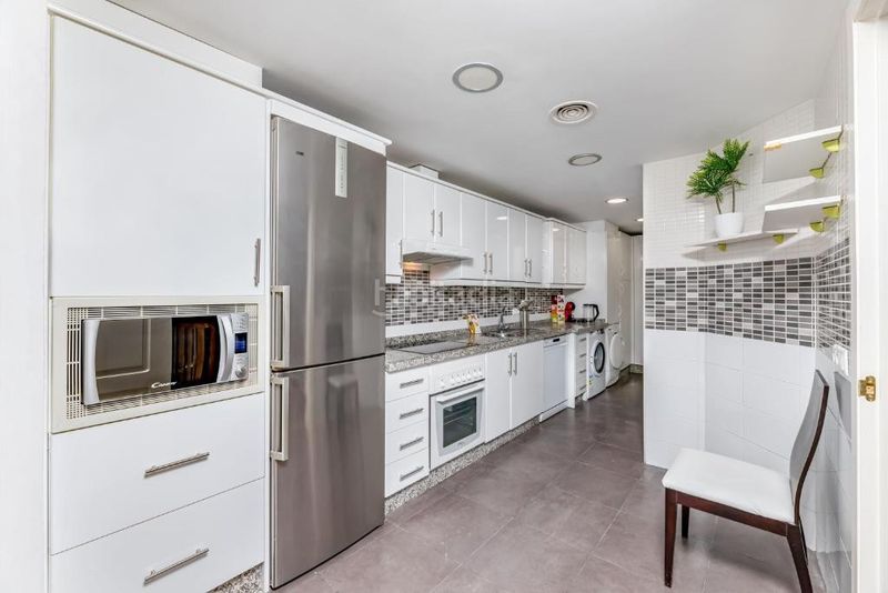 Foto f48abe87-6511-435c-8e85-483142efced2. Casa adossada amb piscina a Las Brisas Marbella