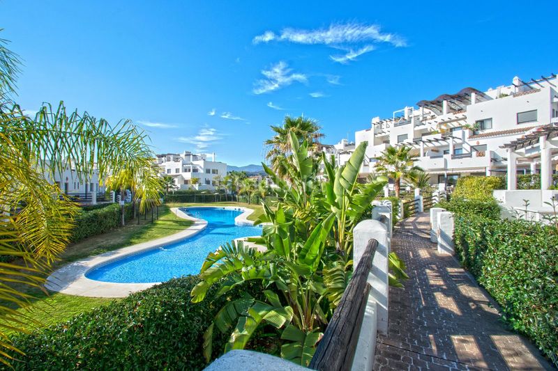 Foto e1352fb4-8004-435d-9d20-a81cfafeddb1. Àtic amb piscina a El Velerín Estepona