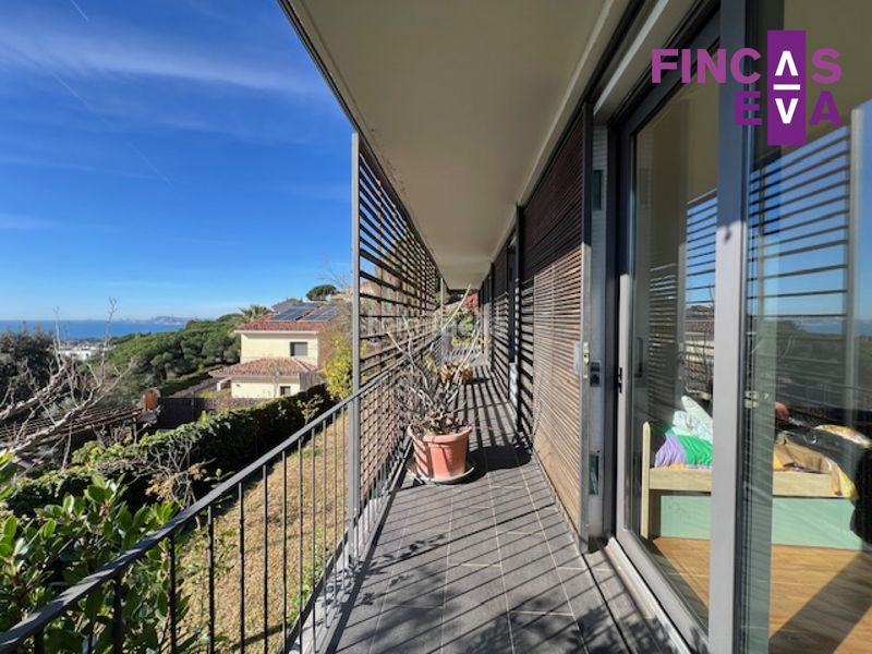 Foto b5572ad6-3a53-47b3-9831-d06b4749475e. Casa amb aparcament a Teià