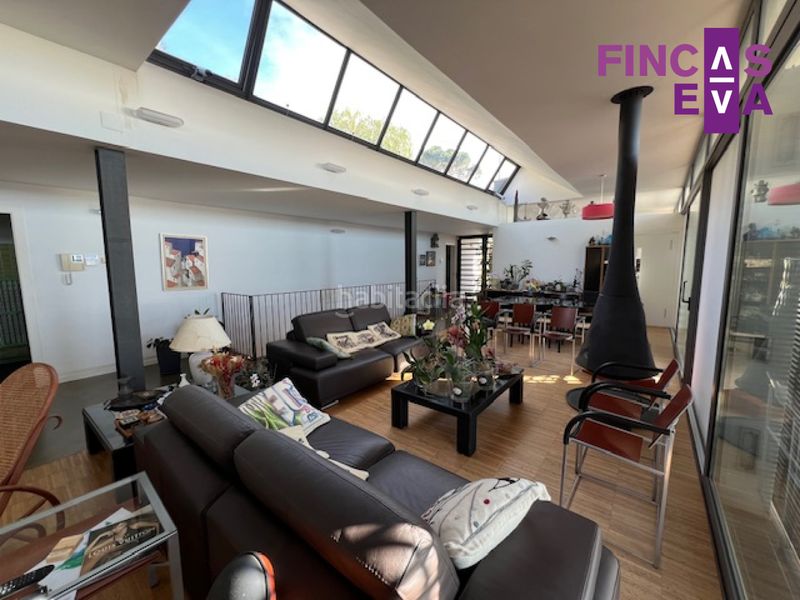 Foto f64e7134-b21c-4f2b-a55a-f692aab9ae33. Casa amb aparcament a Teià