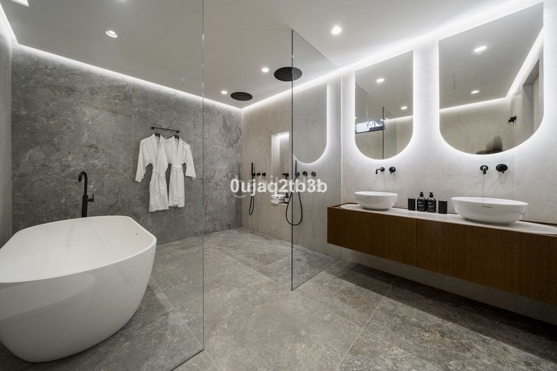 Foto 1a0b6030-f83c-44f0-8956-5cd8b139f461. Casa amb aparcament piscina a Sierra Blanca Marbella