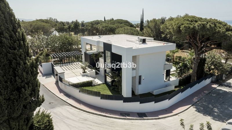Foto bf4f53fa-4acb-43e7-8df0-b7e9ce722c57. Casa amb aparcament piscina a Sierra Blanca Marbella