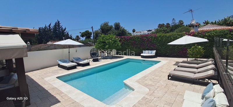 Foto b87f66b9-51c0-4f07-a463-d40abd2a742a. Casa amb aparcament piscina a Bello Horizonte - Lindasol Marbella