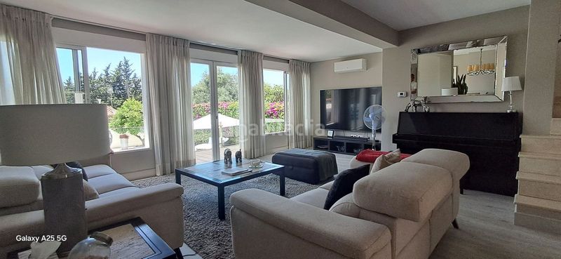 Foto fe6d67b8-4172-4d3c-b0e3-2217a56dda01. Casa amb aparcament piscina a Bello Horizonte - Lindasol Marbella