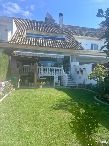 Foto 1fe92492-f38a-45bc-9a1b-aca7fb7420fa. Casa adossada amb aparcament piscina a Nueva Atalaya Estepona