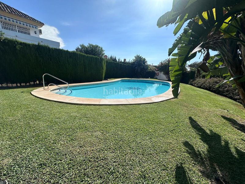 Foto 38a80a9f-5e5f-4fd6-8dba-39941dae597f. Casa adossada amb aparcament piscina a Nueva Atalaya Estepona