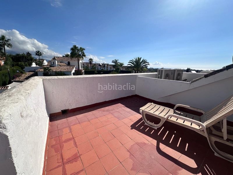 Foto 4597a176-d726-4a3d-9038-eb66854b19aa. Casa adossada amb aparcament piscina a Nueva Atalaya Estepona