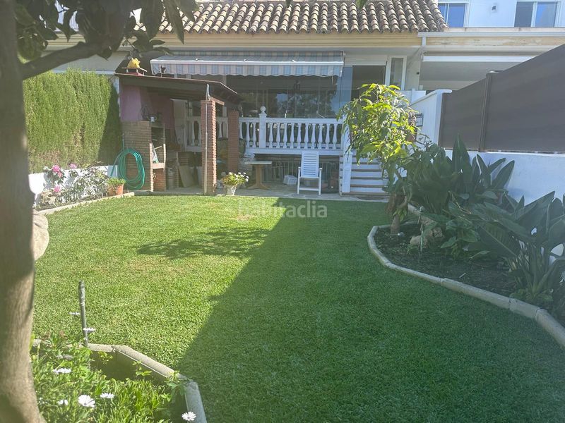 Foto 7638bf3f-a5e0-41bd-a70f-1ad4eb7d5032. Casa adossada amb aparcament piscina a Nueva Atalaya Estepona