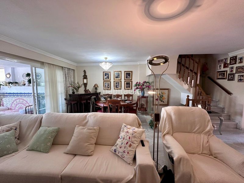 Foto 8f945a12-5883-4356-9440-9e4f25a9b557. Casa adossada amb aparcament piscina a Nueva Atalaya Estepona