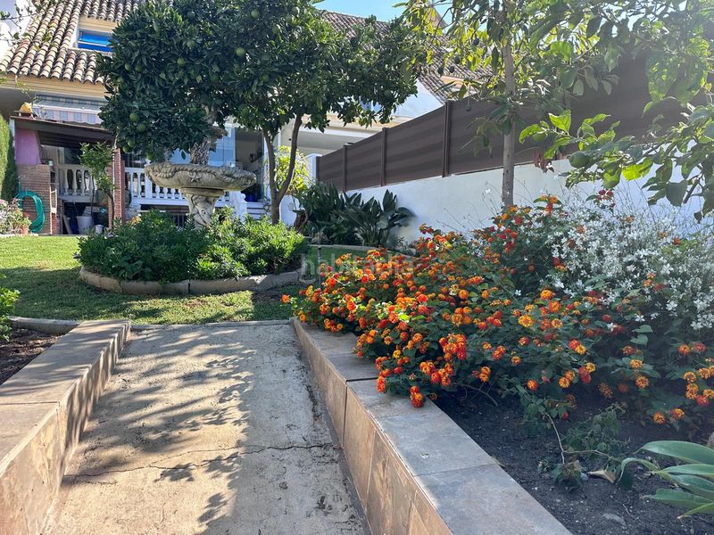 Foto ab0b6e3c-7dd3-421c-bb55-b1922edfcab0. Casa adossada amb aparcament piscina a Nueva Atalaya Estepona
