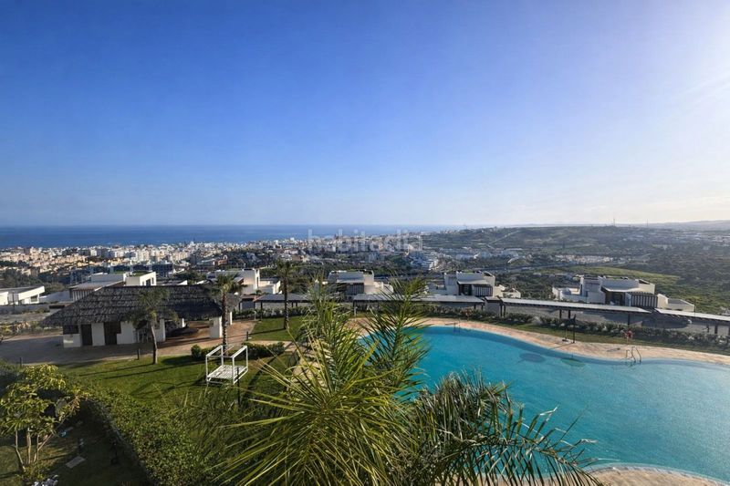 Foto 0486ea4f-6d5d-4b88-a7af-5b632bebf511. Pis amb aparcament piscina a altos de Estepona Estepona