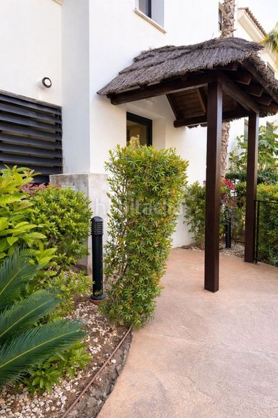 Foto bc199232-39d8-4199-b557-a3f34df8c6c9. Pis amb aparcament piscina a altos de Estepona Estepona