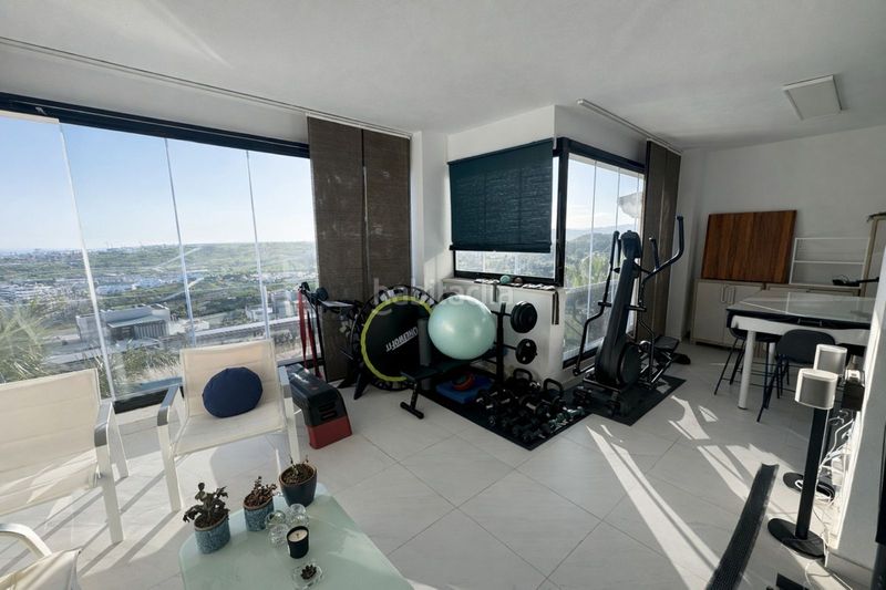 Foto f582c620-6249-44c5-b509-bd6273b24cf5. Pis amb aparcament piscina a altos de Estepona Estepona