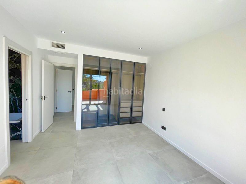 Foto 4ca14b7e-f98d-4e47-a21f-3b8d4f3531ae. Casa adossada amb aparcament piscina a Paraiso - Barronal Estepona