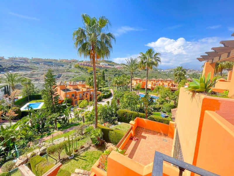 Foto a0716bf6-ff81-454c-ac0b-14cd94dbc7a8. Casa adossada amb aparcament piscina a Paraiso - Barronal Estepona