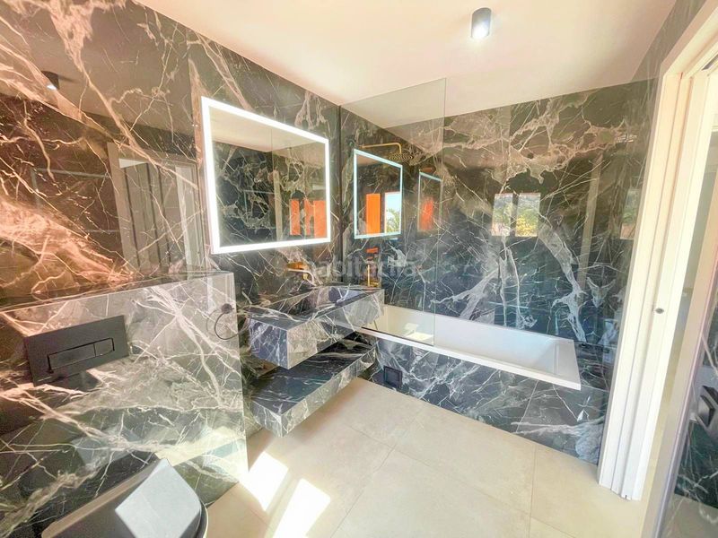 Foto b2653e6d-89e8-4aab-b165-6072d91a87ed. Casa adossada amb aparcament piscina a Paraiso - Barronal Estepona