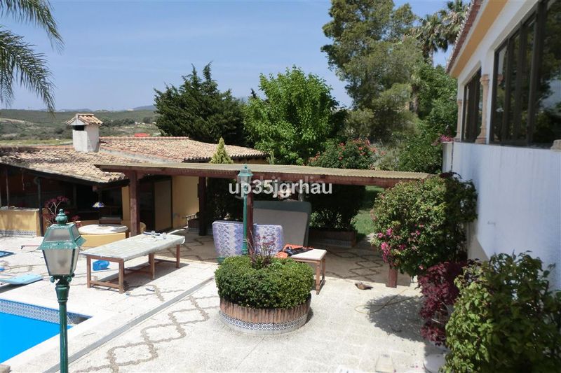 Foto 38e45df7-ea28-4704-a348-ef52d102aab1. Casa amb aparcament piscina a Parque Central Estepona