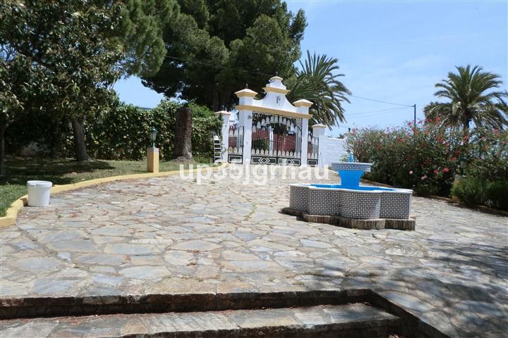 Foto 93b93943-50cc-4ee8-8bf3-905a91cb9200. Casa amb aparcament piscina a Parque Central Estepona