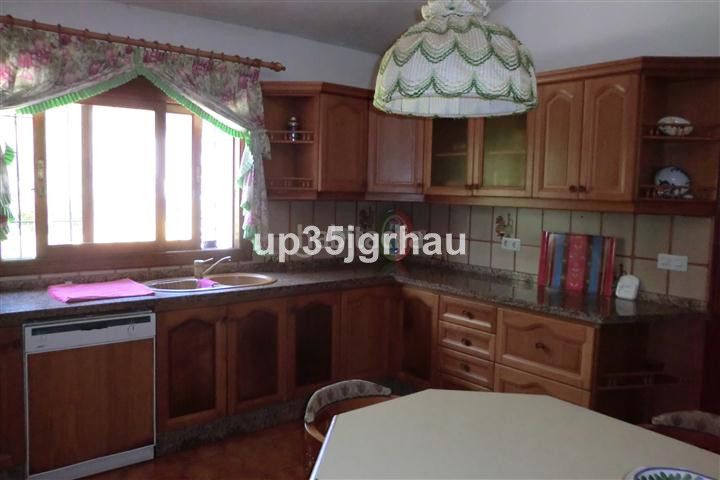 Foto bb934263-0216-4e0c-8b9c-a199dccdedd4. Casa amb aparcament piscina a Parque Central Estepona