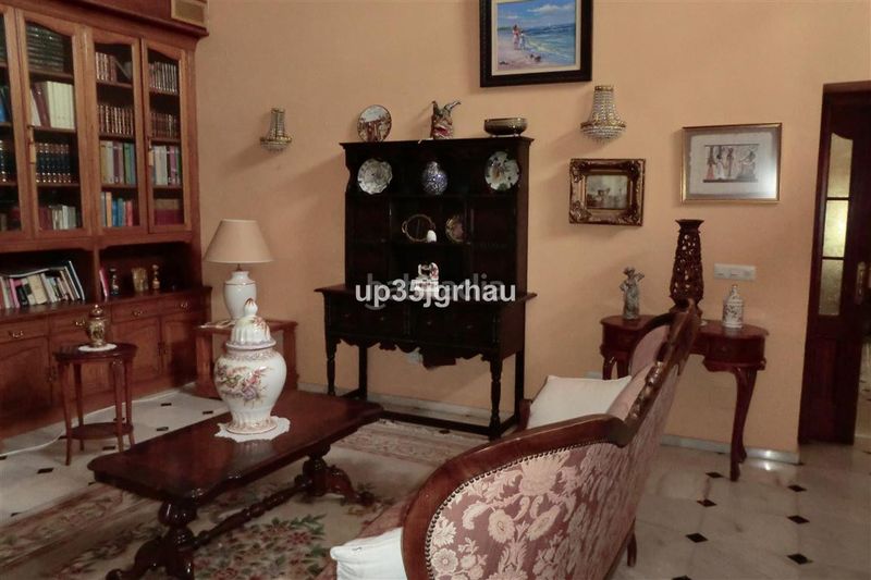 Foto c1b61420-9e05-4afa-8d63-efefc99a2921. Casa amb aparcament piscina a Parque Central Estepona