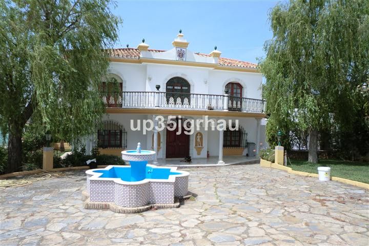 Foto c6f008d8-6297-403b-ac7e-616753410337. Casa amb aparcament piscina a Parque Central Estepona
