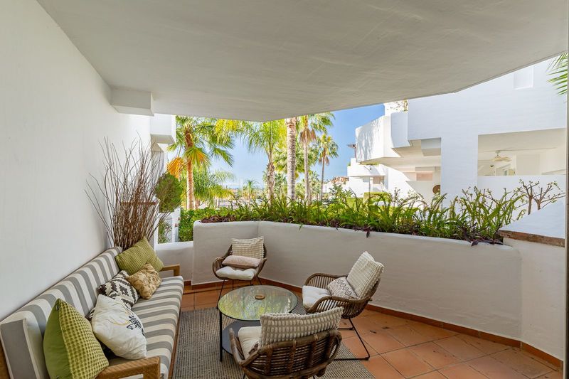 Foto 675be9cf-d399-4a29-bd32-50b16eb52d71. Pis amb aparcament piscina a Las Brisas Marbella