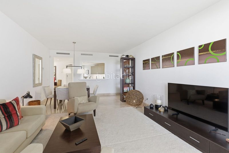 Foto dbd98897-061e-4ba1-befb-f06fe109f799. Pis amb aparcament piscina a Las Brisas Marbella