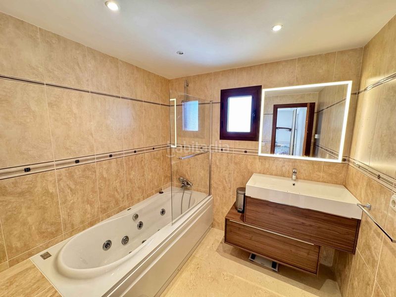 Foto e35f412f-11cd-44e0-854b-cf2bdd395a7c. Casa amb piscina a Riviera del Sol Mijas