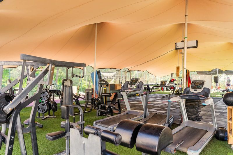 Foto e0ec1bba-84e6-4e94-8b15-5ab3ed4e281e. Pis amb aparcament a Parque Central Estepona