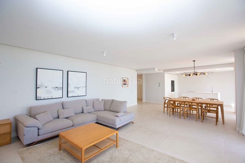 Foto a555d918-0d9e-4974-b4f9-718e21e4ccfc. Pis amb aparcament piscina a Parque Central Estepona