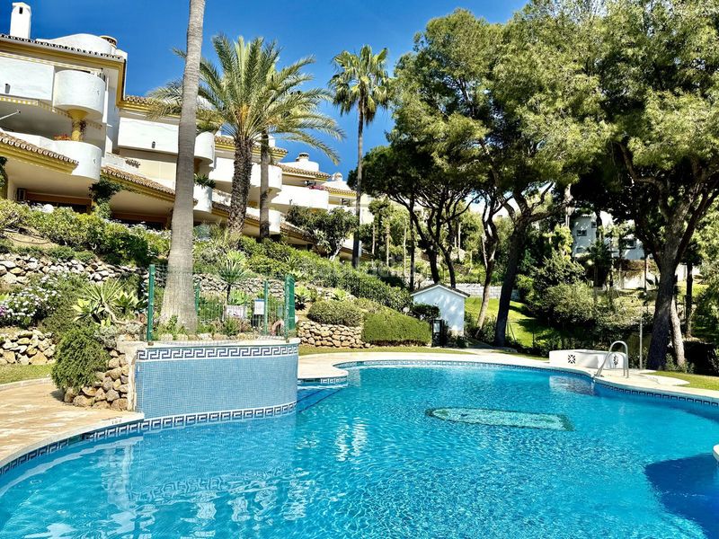 Foto 8373436c-c6a8-43f6-b41f-1d2f63875f8b. Àtic amb aparcament piscina a Calahonda Mijas