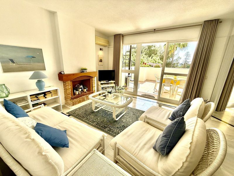 Foto f35cf512-d373-4819-ab91-2fa97f120758. Àtic amb aparcament piscina a Calahonda Mijas