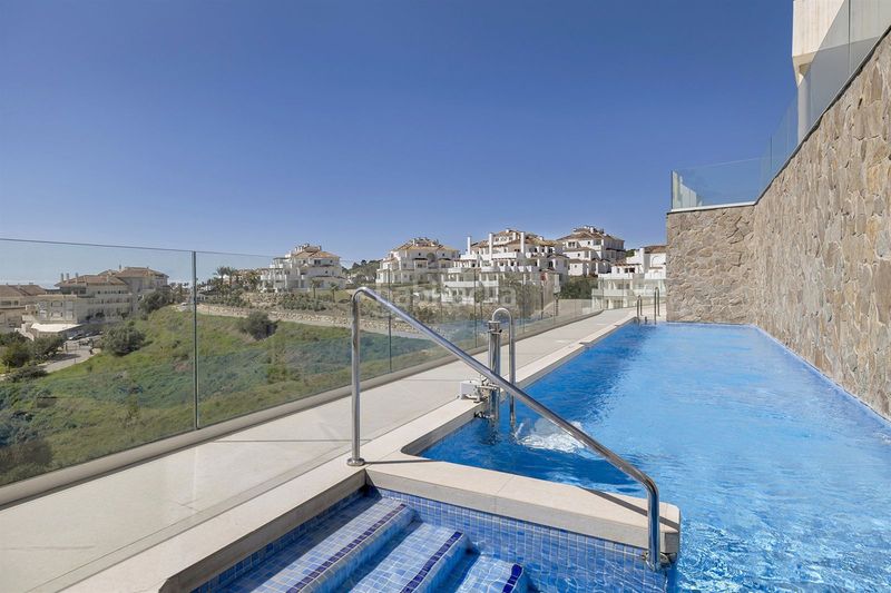 Foto 3d449755-0a26-41d2-8438-6c64fb4972ee. Pis amb piscina a Las Brisas Marbella