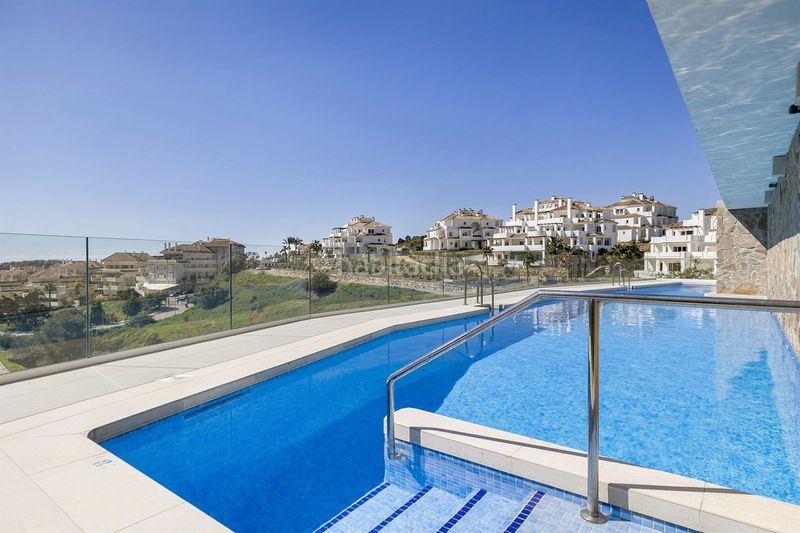 Foto adf87ca6-b31a-41b1-acf6-ad3b5926c5e0. Pis amb piscina a Las Brisas Marbella