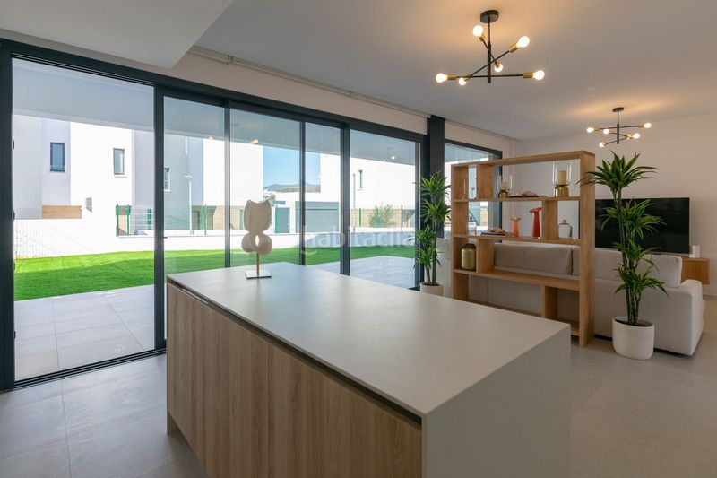 Foto 0da382f2-5e95-474a-89a6-153b58f0d7f5. Casa adossada amb aparcament piscina a Nueva Atalaya Estepona