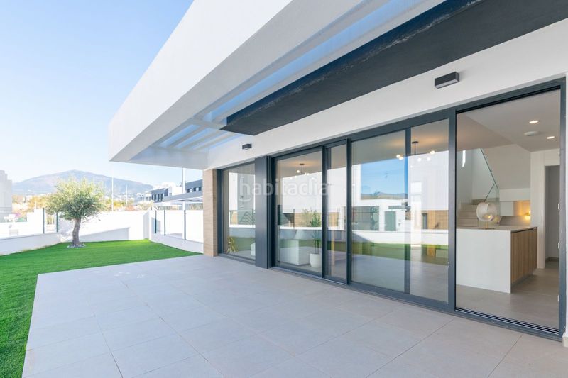 Foto 7e5d76bb-f200-4e48-b5ac-63cf465c6022. Casa adossada amb aparcament piscina a Nueva Atalaya Estepona