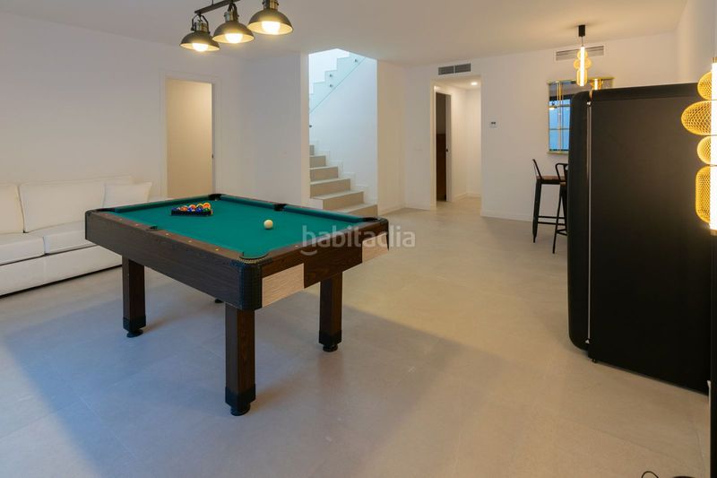 Foto bfe55a92-251f-4740-80c8-8a73a3192354. Casa adossada amb aparcament piscina a Nueva Atalaya Estepona
