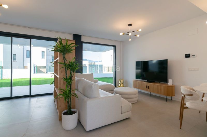 Foto d05f77a9-5000-4a14-8ed4-d4e458e47e05. Casa adossada amb aparcament piscina a Nueva Atalaya Estepona