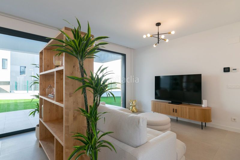 Foto dfffdad4-554d-4095-ba4f-7a6f40fddbd7. Casa adossada amb aparcament piscina a Nueva Atalaya Estepona