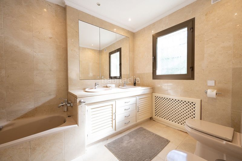 Foto 0bc5c67d-f50d-4163-bed0-9ce25e0f7c5b. Casa amb piscina a Las Chapas - Alicate Playa Marbella