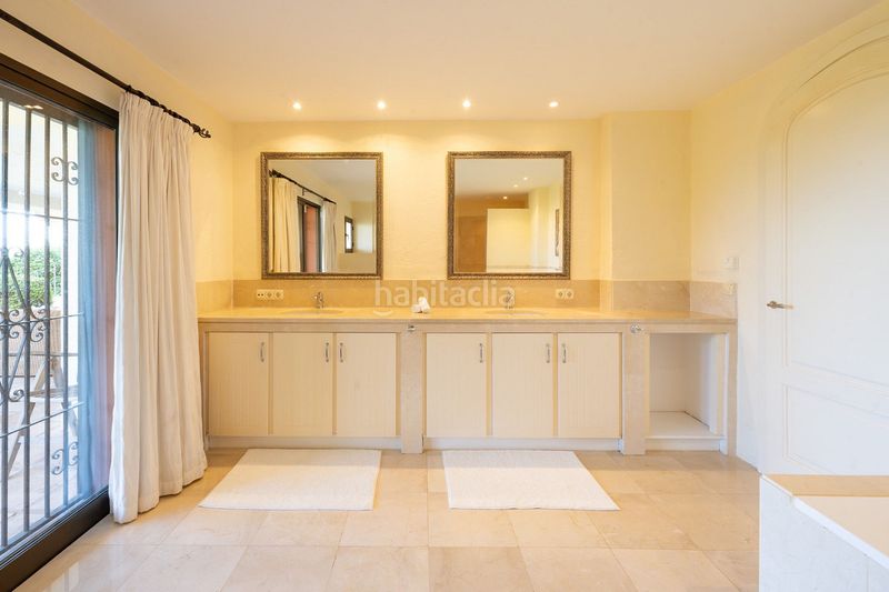 Foto 21314b5a-e1c2-40e1-8cac-37a6dac0df75. Casa amb piscina a Las Chapas - Alicate Playa Marbella