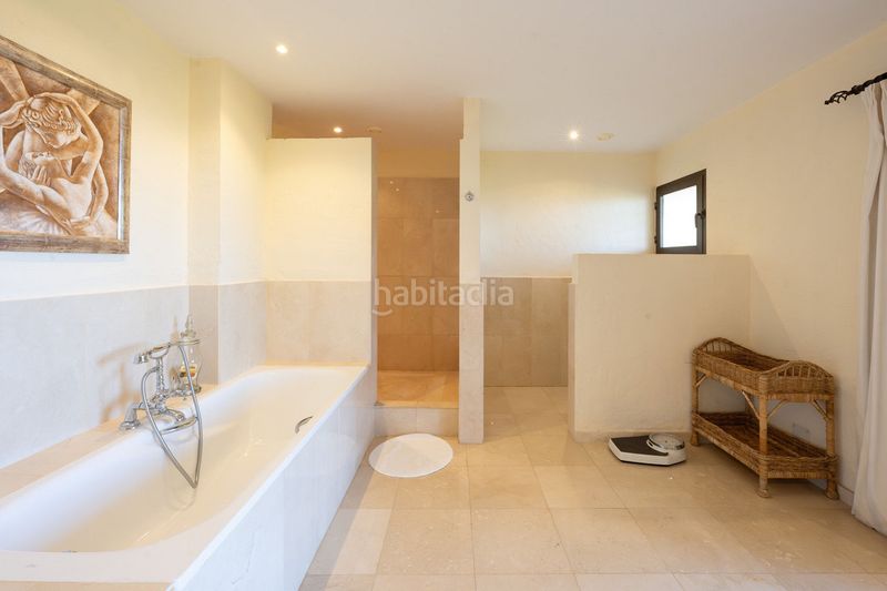 Foto 87a4a8cd-72ed-469a-b4a6-5eabbdaad575. Casa amb piscina a Las Chapas - Alicate Playa Marbella