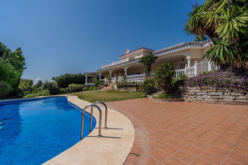 Foto 47d83c9e-3d23-4975-be75-62a790a2ed13. Casa amb aparcament piscina a Paraiso - Barronal Estepona