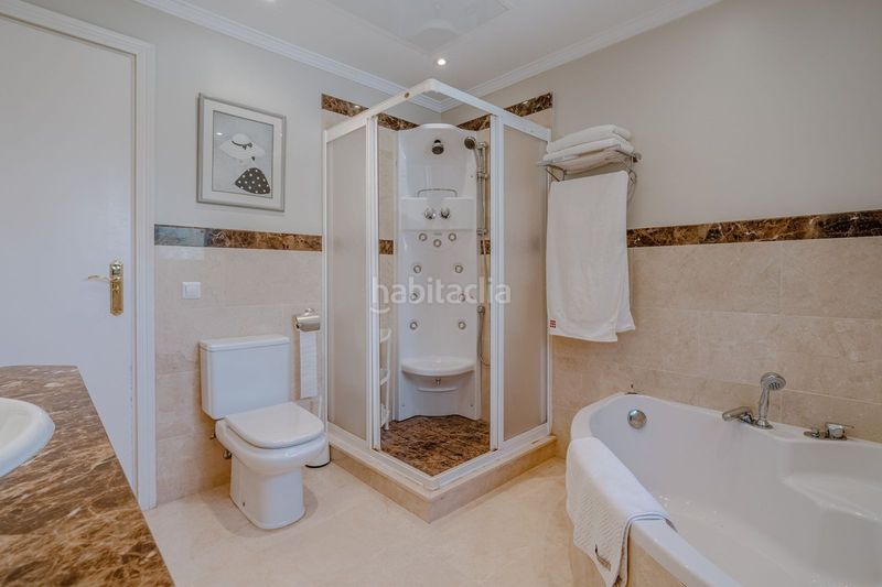 Foto a6d27154-b63a-40a7-8281-81f263f70213. Casa amb aparcament piscina a Paraiso - Barronal Estepona