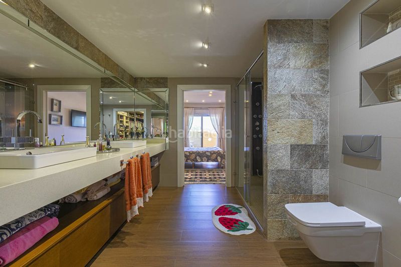 Foto 382b1dff-7637-4d03-9df8-2fb78af877ca. Casa adossada amb aparcament piscina a la cala Mijas Mijas